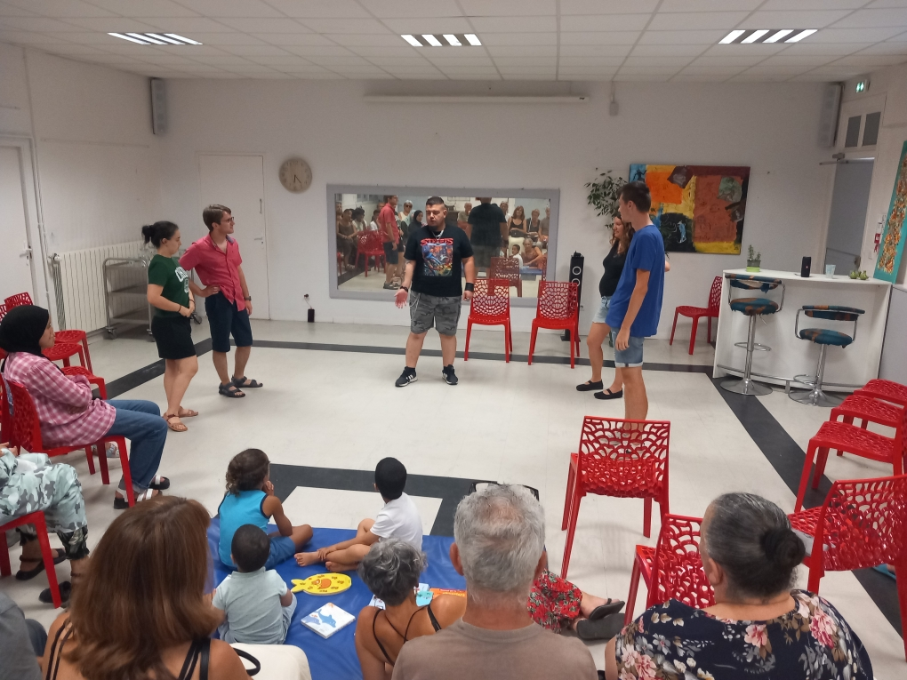 Petit spectacle de théâtre offert à Hyères 2025